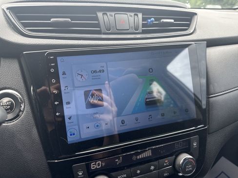 Used 2017 Nissan Rogue SV FWD image 19