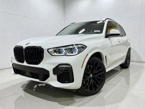 Used 2021 BMW X5 M50i w/ Executive Package image 2