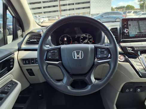 Used 2025 Honda Odyssey Touring image 14