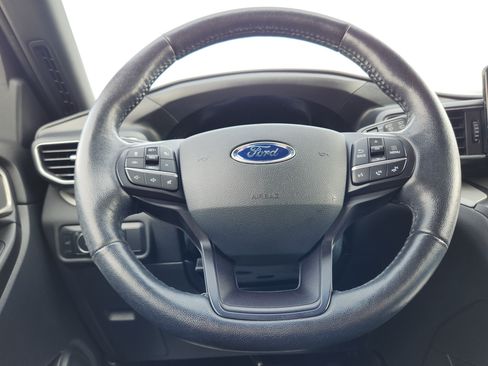 Used 2020 Ford Explorer XLT w/ Equipment Group 202A AWD/4WD image 22