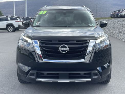 Used 2025 Nissan Pathfinder SL AWD/4WD image 9