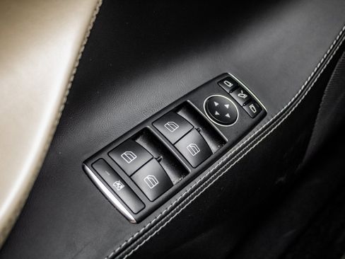 Used 2020 Tesla Model S Long Range Plus image 36