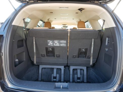 Certified 2024 Kia Carnival LX image 17