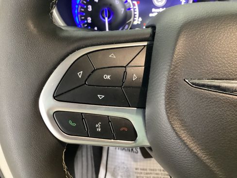 Used 2024 Chrysler Pacifica Touring-L FWD image 22