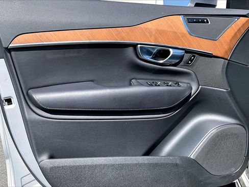 Used 2024 Volvo XC90 B5 Plus image 27