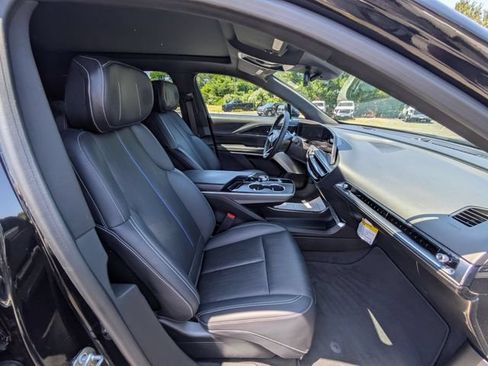 Used 2024 Cadillac Lyriq Luxury RWD image 35