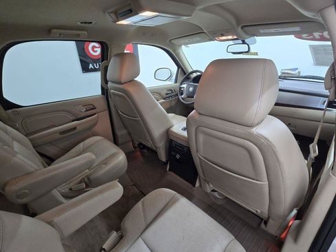 Used 2013 Cadillac Escalade Luxury RWD image 19
