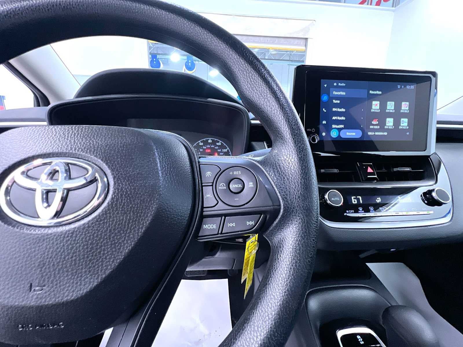 Used 2025 Toyota Corolla LE FWD image 21
