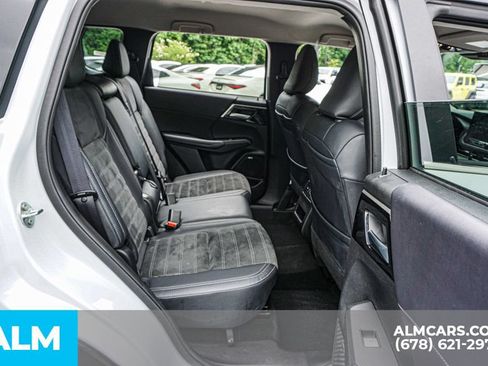 Used 2025 Mitsubishi Outlander SE FWD image 24