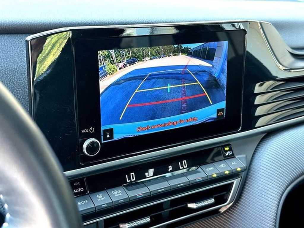 Used 2025 Toyota Camry SE FWD image 14