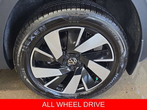 Used 2025 Volkswagen Atlas Cross Sport SE AWD/4WD image 33