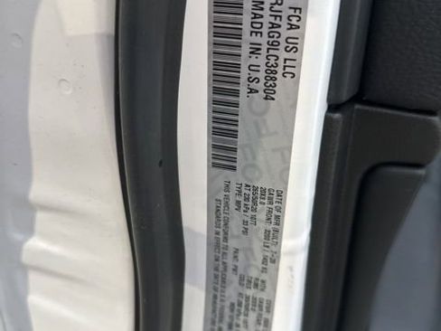 Used 2020 Jeep Grand Cherokee Altitude image 15