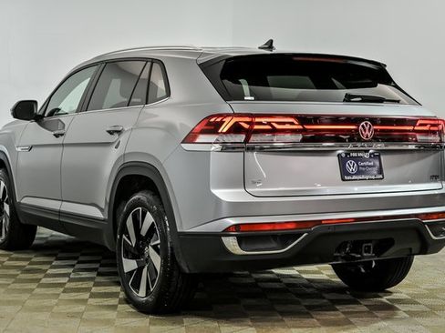 Certified 2025 Volkswagen Atlas Cross Sport SE image 4
