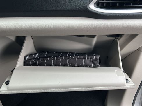 Used 2023 Chrysler Voyager LX image 19