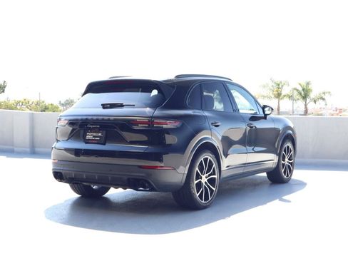Certified 2023 Porsche Cayenne AWD/4WD image 9