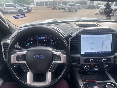 Used 2022 Ford F250 Lariat w/ Lariat Ultimate Package AWD/4WD image 11