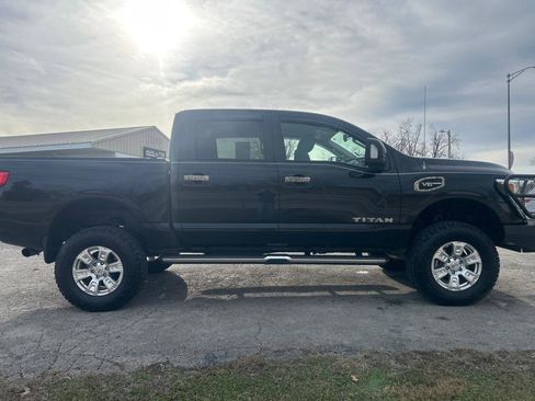 Used 2017 Nissan Titan SV image 7
