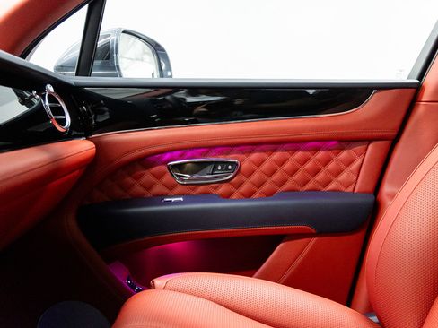 Used 2022 Bentley Bentayga image 34