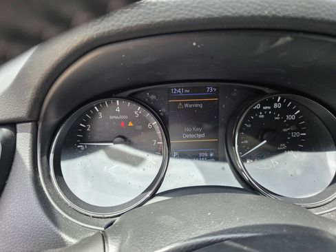 Used 2018 Nissan Rogue SL FWD image 2
