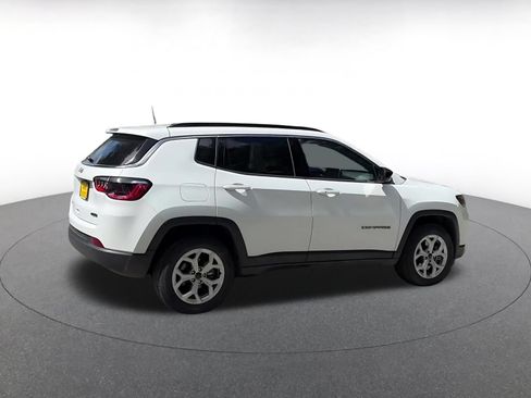 Used 2025 Jeep Compass Latitude AWD/4WD image 14