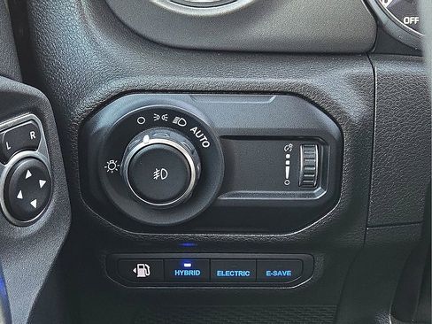 Used 2023 Jeep Wrangler Unlimited Rubicon 4xe image 27