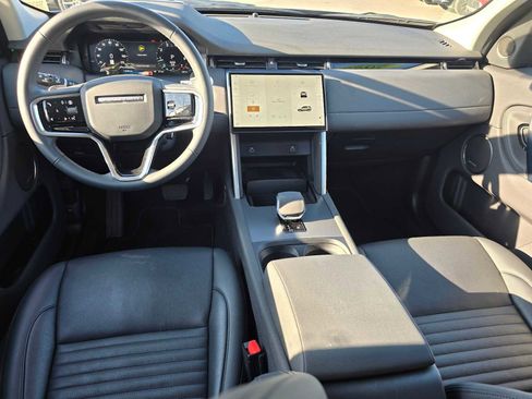 Used 2025 Land Rover Discovery Sport S image 18