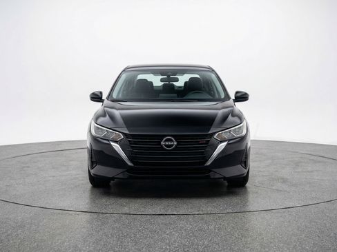 Used 2025 Nissan Sentra SV image 2