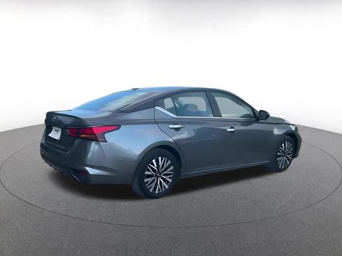 Used 2025 Nissan Altima 2.5 SV FWD image 15