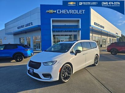 Used 2025 Chrysler Pacifica Limited