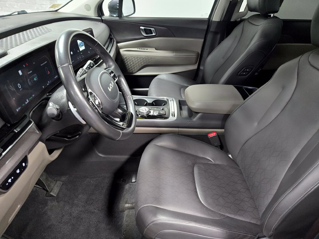 Used 2025 Kia Carnival SX FWD image 10