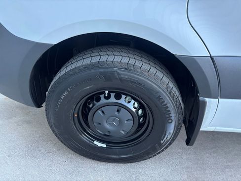 Used 2025 Mercedes-Benz Sprinter 2500 image 11