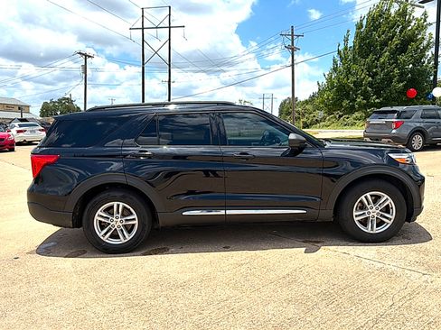 Used 2020 Ford Explorer XLT RWD image 4