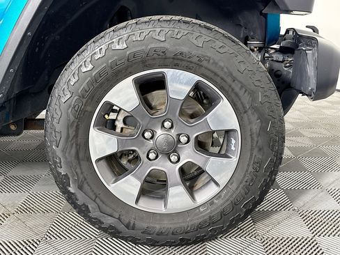 Used 2019 Jeep Wrangler Unlimited Sahara w/ Dual Top Group image 31