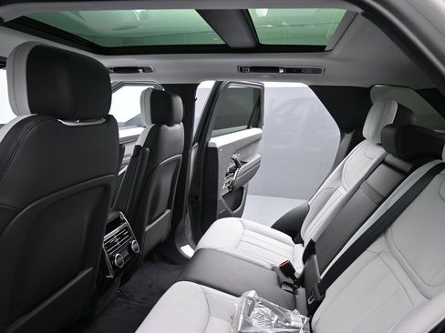 New 2026 Land Rover Range Rover Sport Dynamic SE AWD/4WD image 17