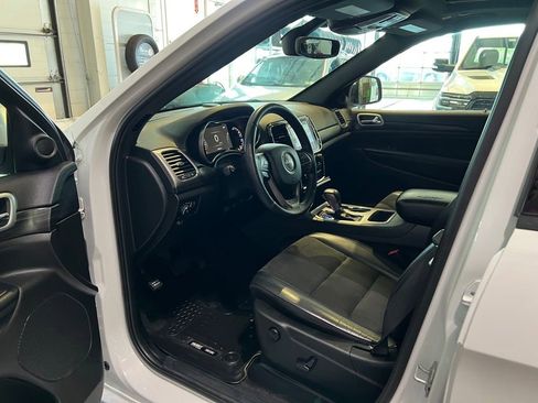 Used 2019 Jeep Grand Cherokee Altitude image 20