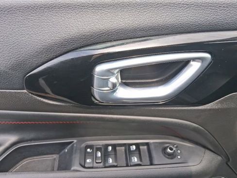 Used 2025 Jeep Compass Trailhawk AWD/4WD image 16