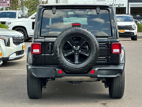 Used 2021 Jeep Wrangler Unlimited Sahara AWD/4WD image 5