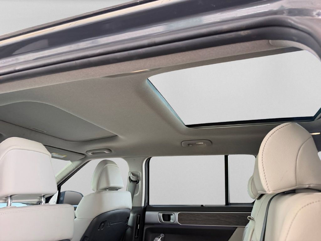 Used 2025 Hyundai Santa Fe Limited FWD image 13