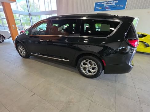 Used 2023 Chrysler Pacifica Limited FWD image 14