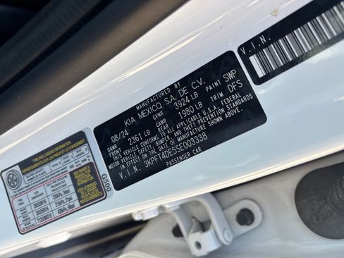 Used 2025 Kia K4 LXS image 28