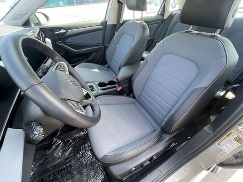 Used 2025 Volkswagen Jetta SE image 36