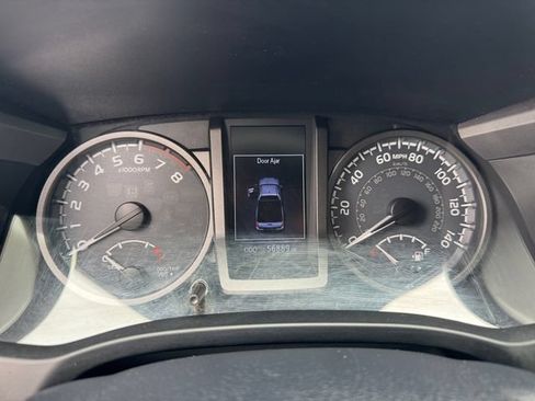 Used 2017 Toyota Tacoma TRD Sport w/ Tow Package AWD/4WD image 14