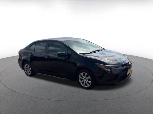 Used 2025 Toyota Corolla LE FWD image 2