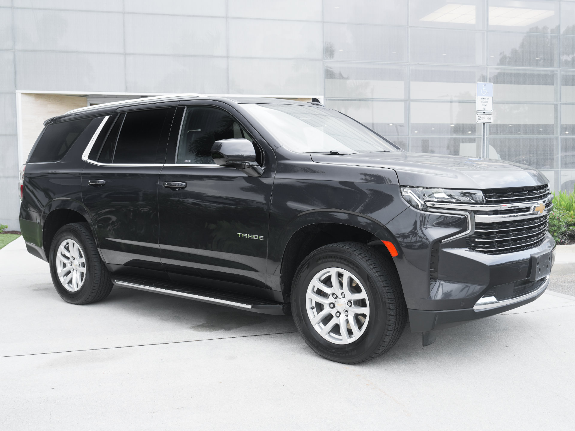 Used 2023 Chevrolet Tahoe LT AWD/4WD image 4