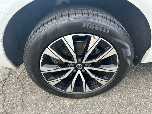 Used 2023 Volvo XC60 B5 Plus AWD/4WD image 4