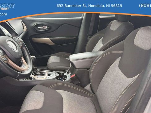 Used 2017 Jeep Cherokee Sport FWD image 14