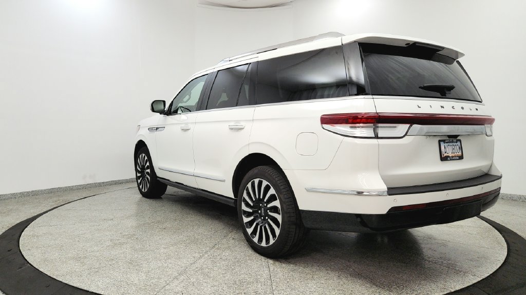 Used 2024 Lincoln Navigator Black Label AWD/4WD image 3