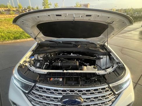 Used 2023 Ford Explorer Limited AWD/4WD image 34