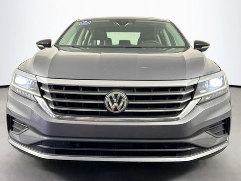 Used 2022 Volkswagen Passat 2.0T image 2