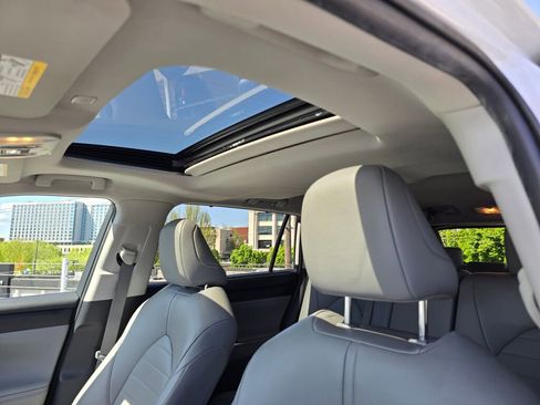 Used 2023 Toyota Highlander XLE AWD/4WD image 24